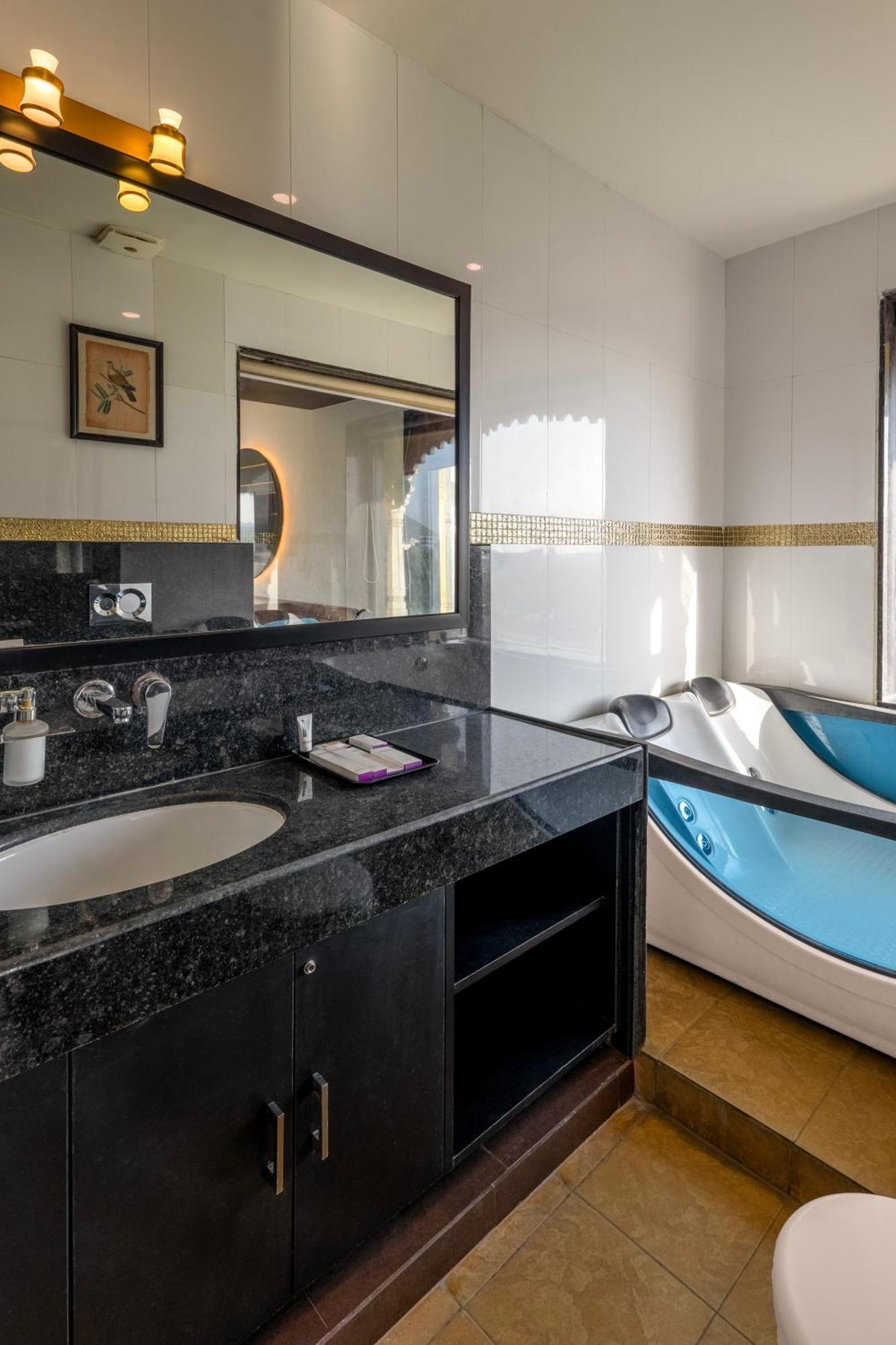 Hotel Sterling Balicha Udaipur Extérieur photo