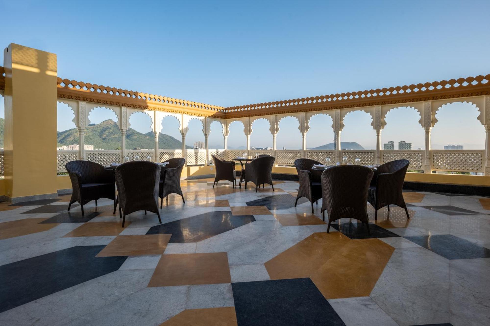 Hotel Sterling Balicha Udaipur Extérieur photo